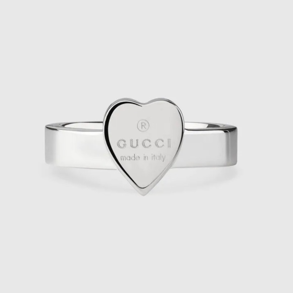 Guccis trademark ring with heart pendant - Picture 1 of 4